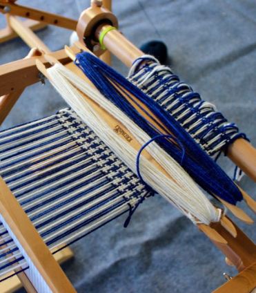 Weaving on rigid heddle loom